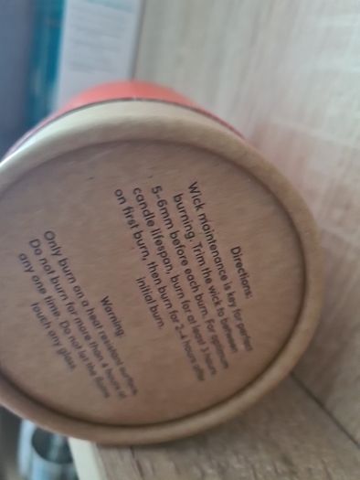 Gruum  lys Scented Candle. Spicy Naranja scent, which features a blend of sweet orange and cinnamon Rrp 18e