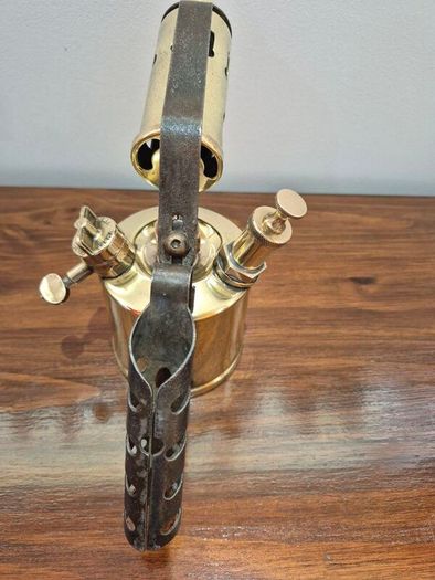 Blow lamp