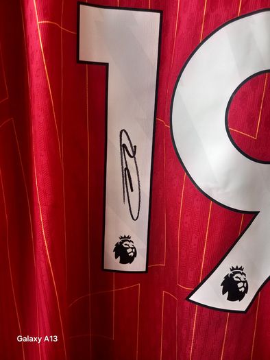 Liverpools Harvey Elliot signed Shirt