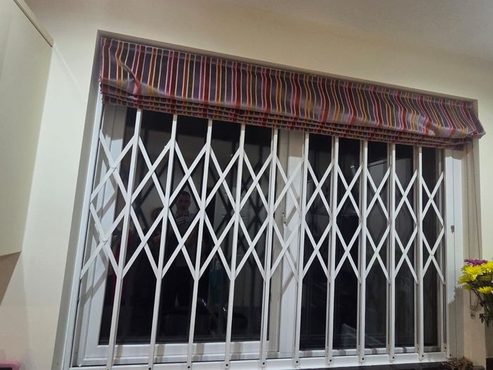 collapsible security grilles / accordion-style security gates