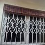 collapsible security grilles / accordion-style security gates Image 2