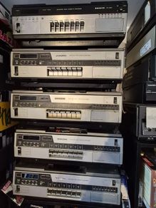 5 vintage Betamax machines.(for spares or repair)