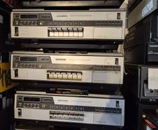 5 vintage Betamax machines.(for spares or repair)