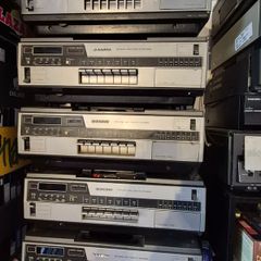 5 vintage Betamax machines.(for spares or repair)