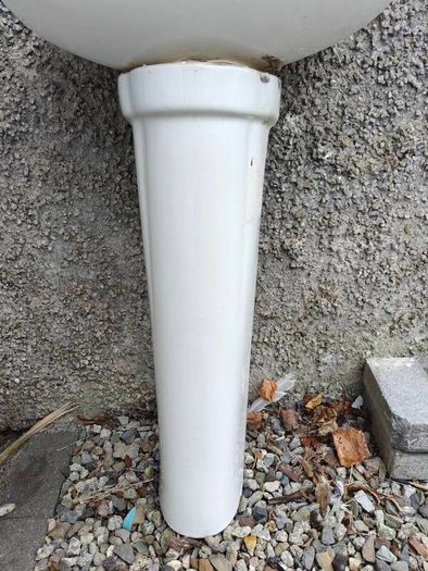Small sink and pedestal