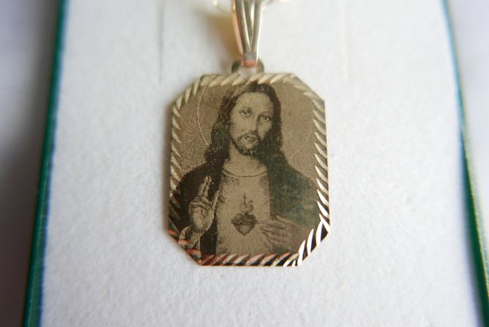 Vintage 9ct Yellow Gold 10Ct 417 Pendant and 9Ct 375 Necklace Sacred Heart Jesus Christ Pendant Necklace, Catholic Jewelry Gift, Religious Gift 4.4g