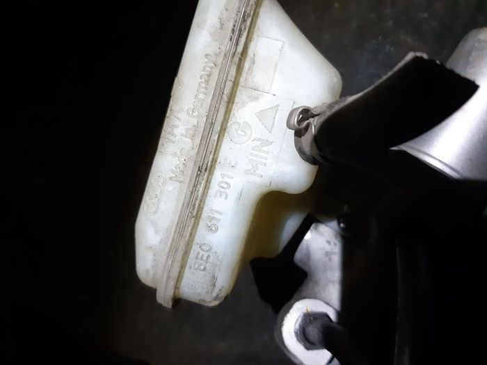 Vw Audi Seat Skoda Brake Master Cylinder 8e0611301e