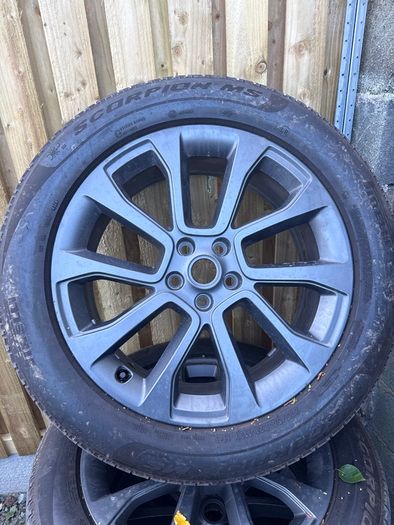 Land Rover 21 Alloy with tyres