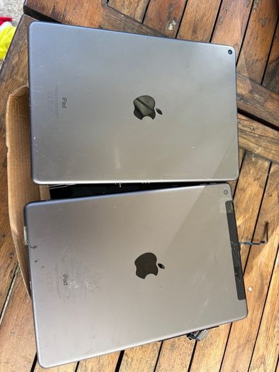 Broken Ipad for parts x2