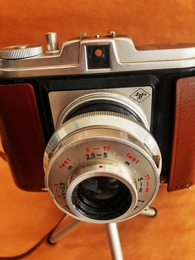 Agfa Isola I - simple, compact, and affordable medium-format - takes 120 film