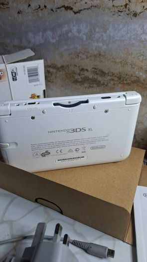 Nintendo 3DS  XL Super Mario 3D Land Handheld  White  Working Fast Shipping