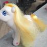 Flutterbutter (2) Flutter Butter Toys R Us USA Exclusive with Brush MLP G3 My Little Pony 2002 Image 3