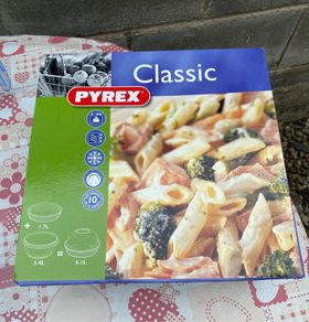 NEW SEALED Pyrex Classic Set