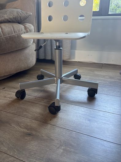 desk chair