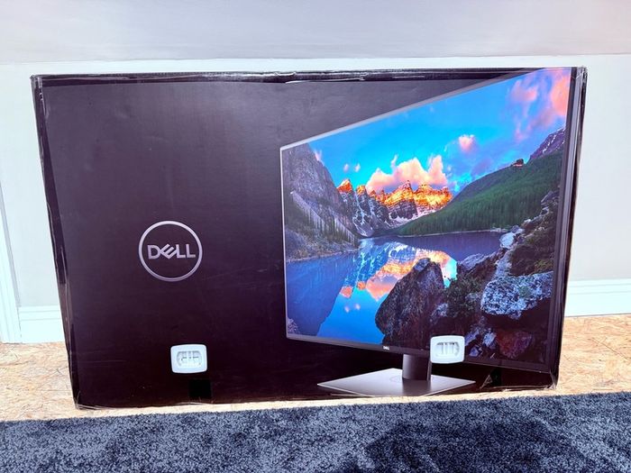 Dell 4K USB-C U4320Q Ultrasharp 43" Monitor