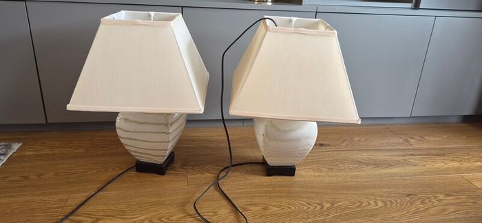 2 Bedside lamps