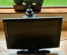 Walker 32" TV
