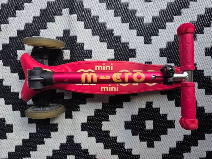Mini Micro Deluxe Foldable Scooter pink
