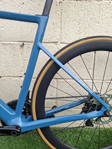 Focus Izalco Max 8.7 Carbon Road Bike