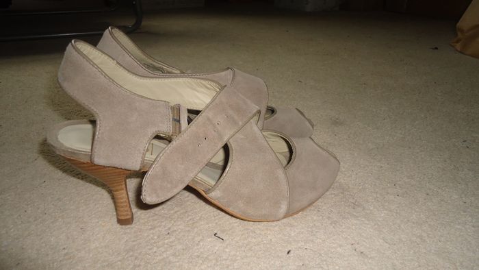 CLarks beige sandals