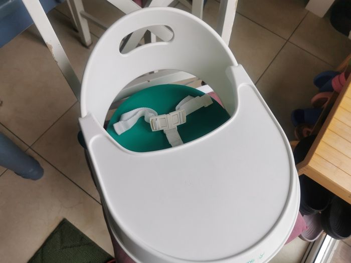 Baby booster seat for eating and playing