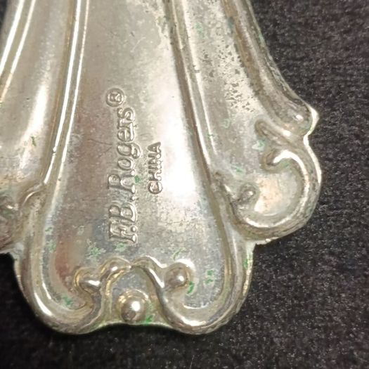 F.B. Rogers American Chippendale silver-plated cutlery set