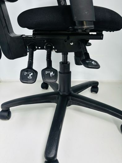 office chair Highest Grade (new cost 899 sterling )