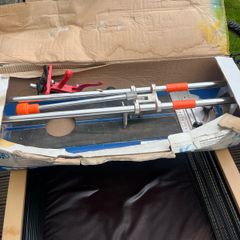 Tile cutter