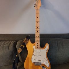 Hand made Electric Guitar with amp, cable and bag