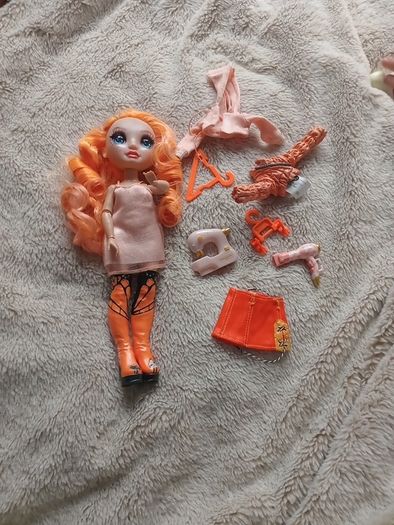 Poppy Rowan rainbow high doll