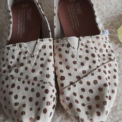 Ladies flats  TOMS