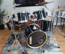 Tama 5-piece black Drum Kit with Zildjian cymbals and drum cases.