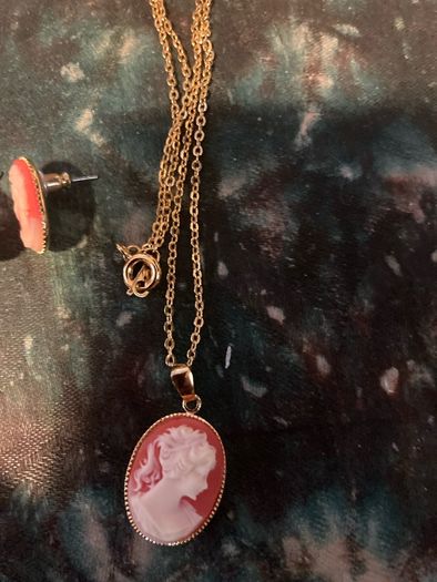 Cameo set free postage