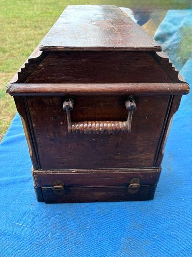 Singer sewing machine with case