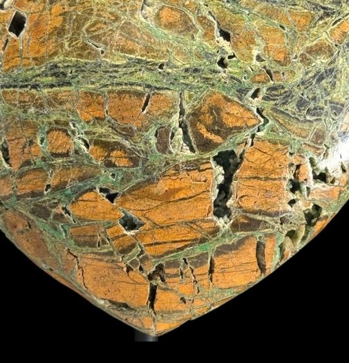 Exquisite Polished Green Smithsonite Heart on Custom Display Stand (21.3 x 15 x 8cm) - Natural Stone