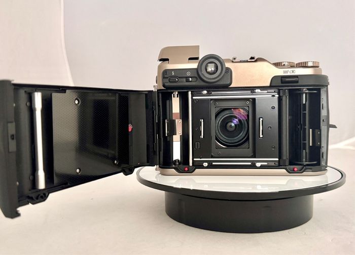 Fujifilm GA645Zi Professional Medium Format Camera. Only 600 Exposures. Complete Kit