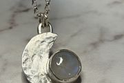 Sterling silver moonstone pendant. 18 or 20 inch chain