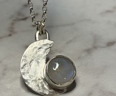 Sterling silver moonstone pendant. 18 or 20 inch chain
