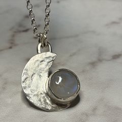 Sterling silver moonstone pendant. 18 or 20 inch chain