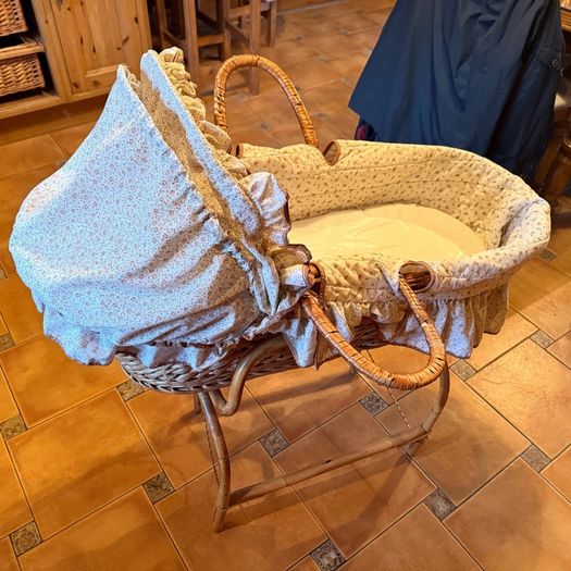 Moses Basket & Stand