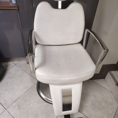 Salon chair