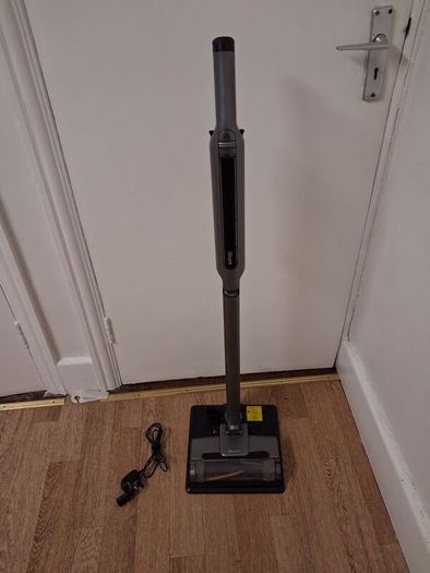Shark cordless vacuum cleaner