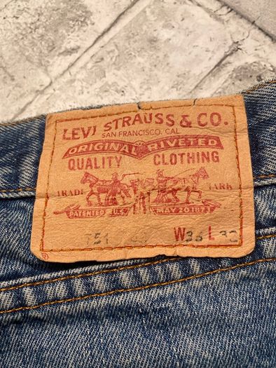 Levi's Ladies Denim Shorts W36 L14/UK16    J-B