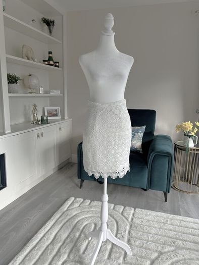 Ladies White Lace Mini Skirt from Lipsy London Love Michelle Keegan