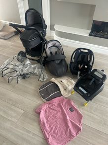 Egg stroller and carrycot travel system