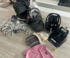 Egg stroller and carrycot travel system