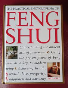 The Practical Encyclopedia of  Feng Shui / 2001