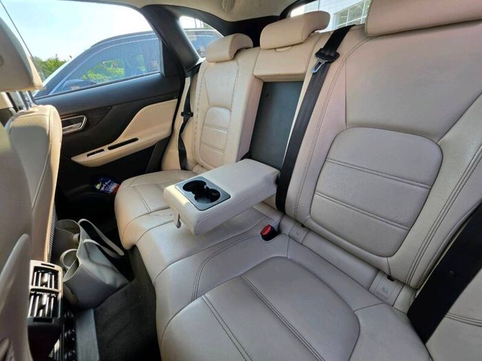 Jaguar F Pace