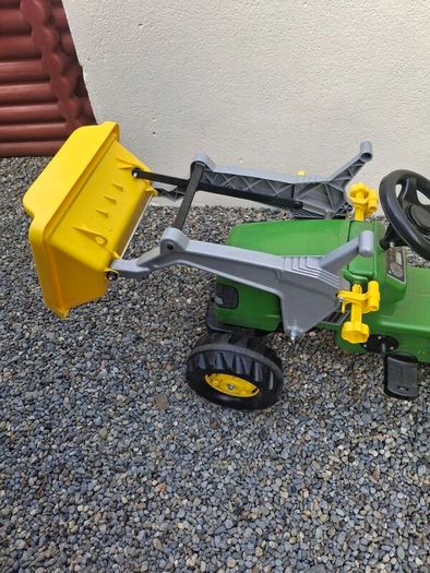 John Deere tractor and trailer