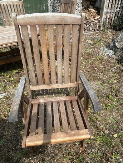 Hardwood extendable patio table